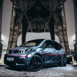 BMW i3 spesialdesign printet på 3M 180mC-120 sølv metallic folie, foto